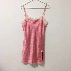 Victoria Secret: Light pink slip dress with lace